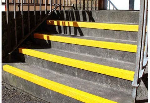 Tấm ốp mép (gờ) bậc thang chống trượt PVC